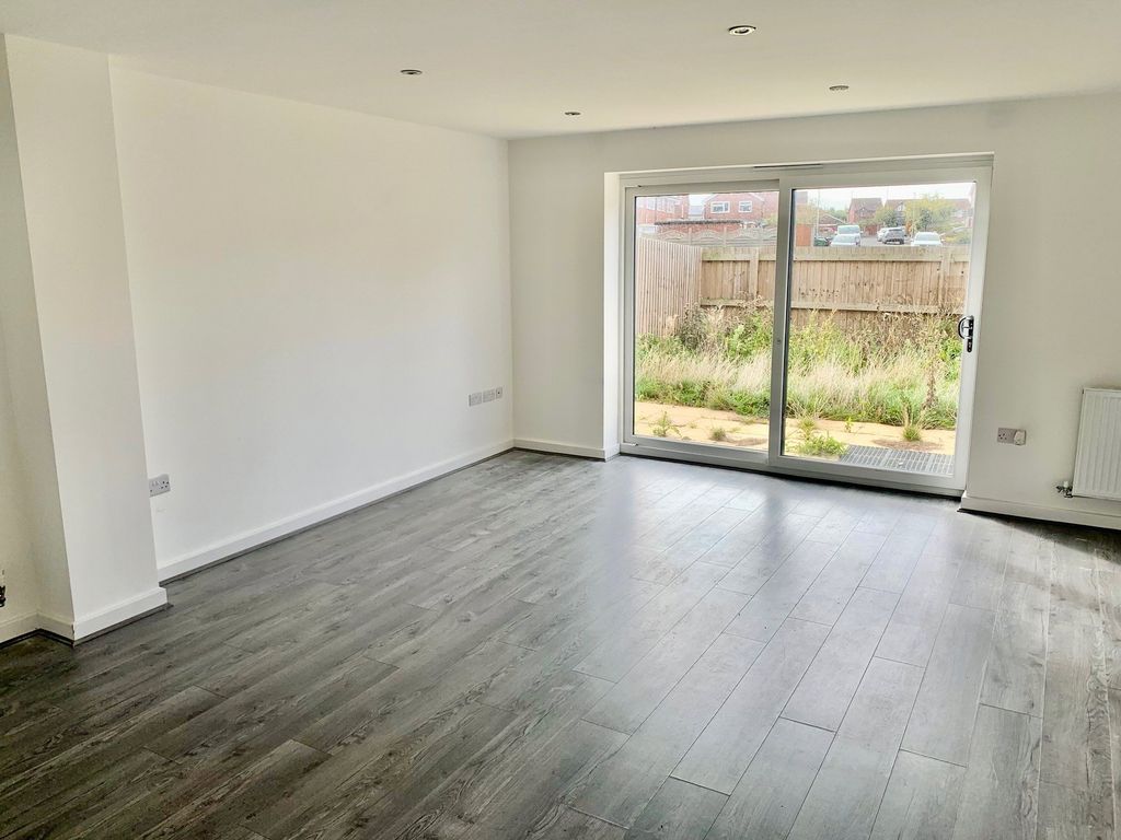 Property photo 3 of 15 Picture No. 05