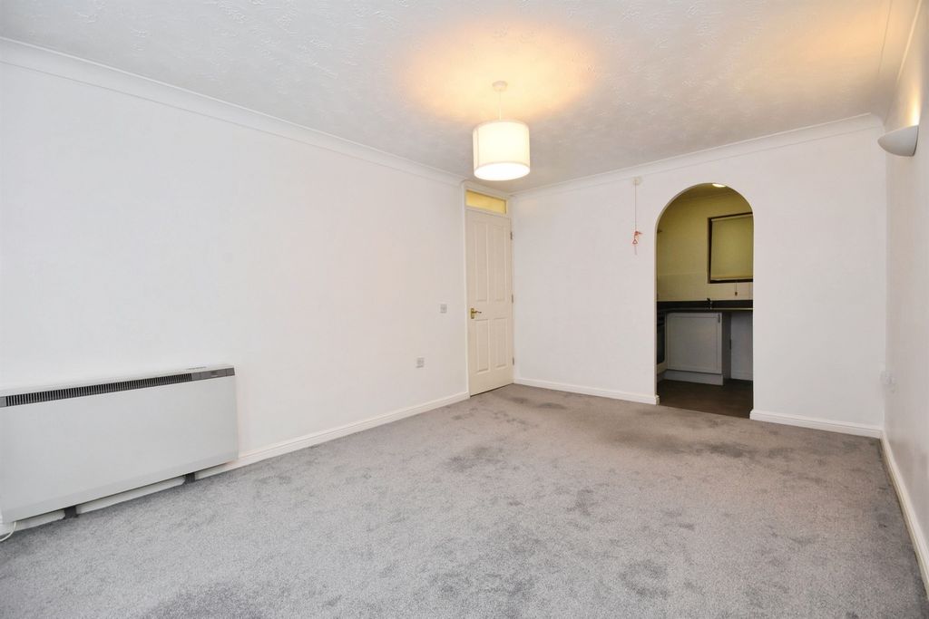 Property photo 2 of 13