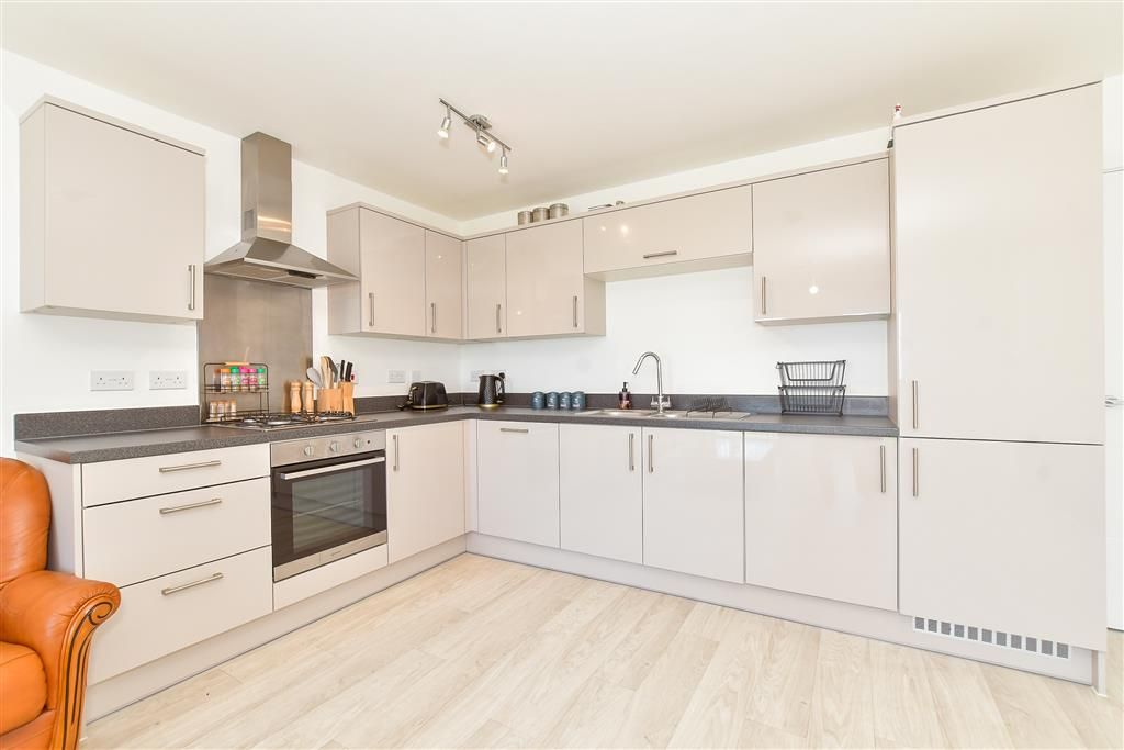 Property photo 3 of 10 Lounge/ Kitchen