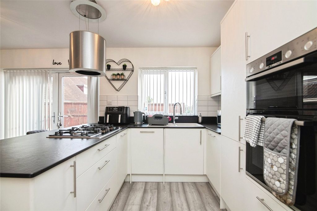 Property photo 2 of 24 Picture No. 13