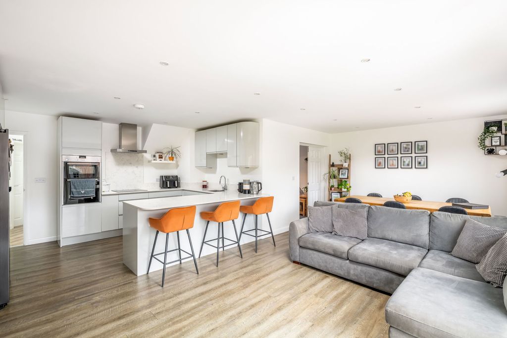 Property photo 2 of 26