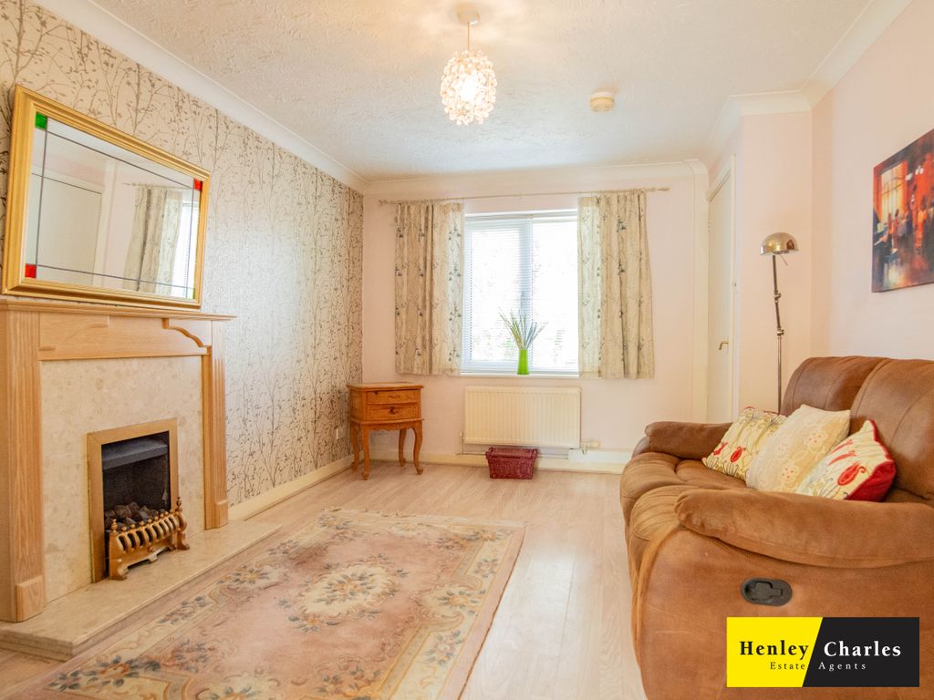 Property photo 2 of 8 P5209052