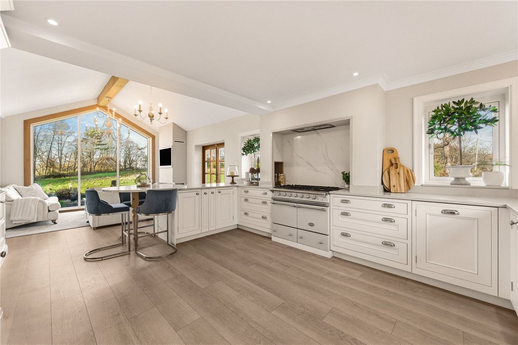 Property photo 2 of 32 Kitchen/Diner/Living