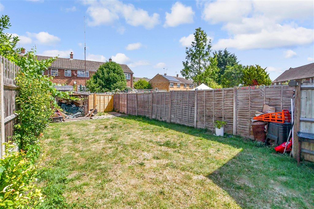 Property photo 2 of 7 Side Garden