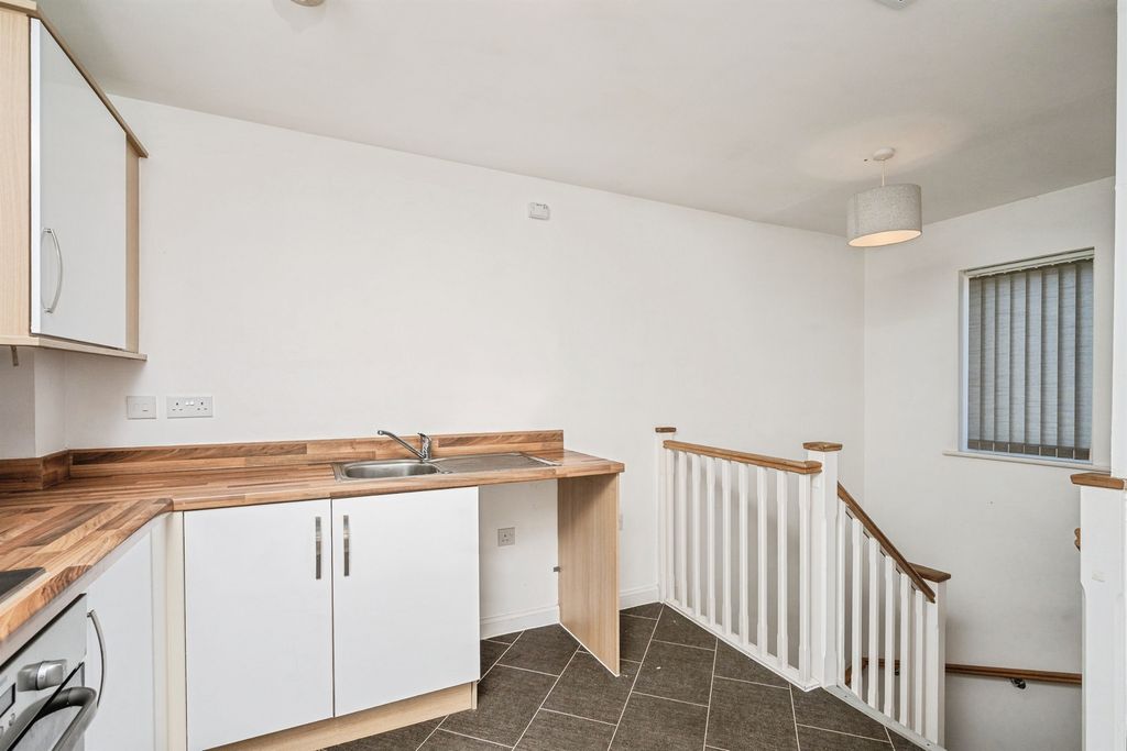 Property photo 3 of 19