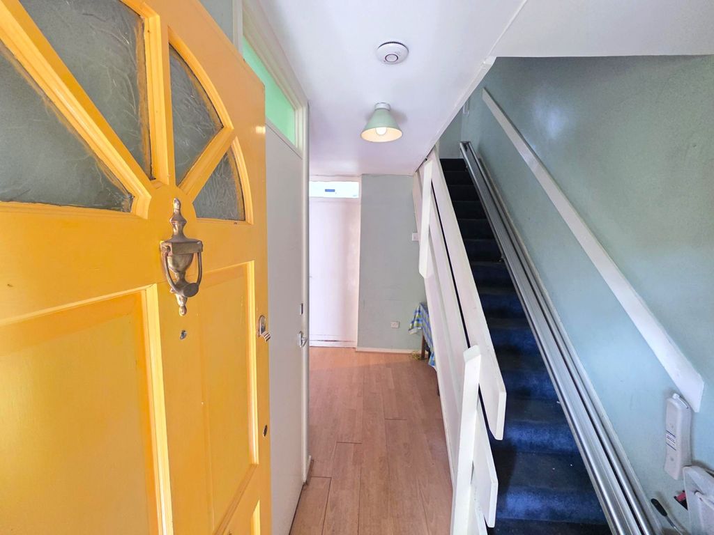 Property photo 1 of 22 Spacious Four Bedroom Mid-Terraced Home Mary Street B12