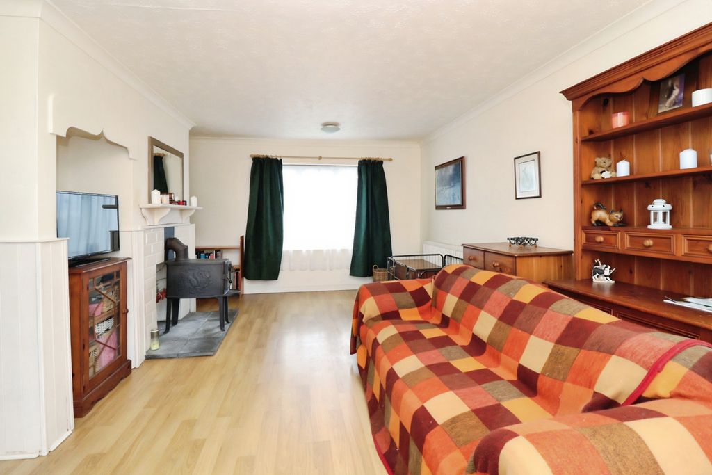 Property photo 3 of 13 384d1d5E-Img_2072