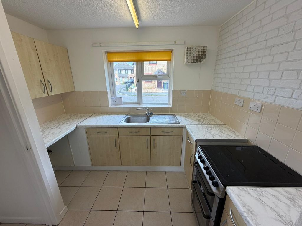 Property photo 1 of 8 Kitchen