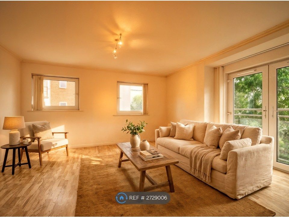 Property photo 3 of 9 Lounge