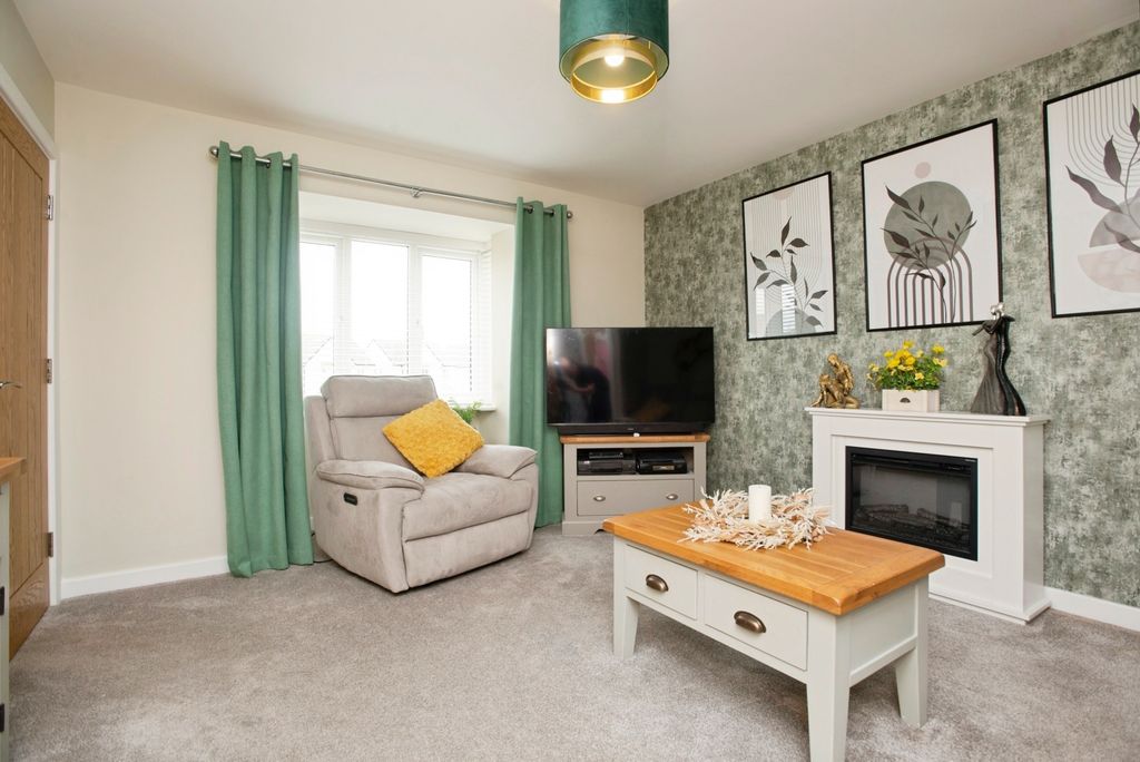 Property photo 3 of 17 Pbox-Img.Jpg