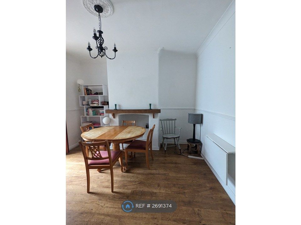 Property photo 3 of 14 Dining Room