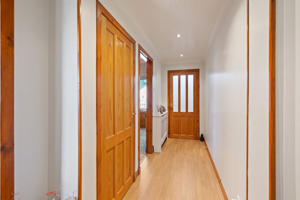 Property photo 3 of 27