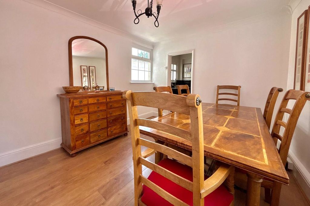 Property photo 3 of 10 Picture No. 23