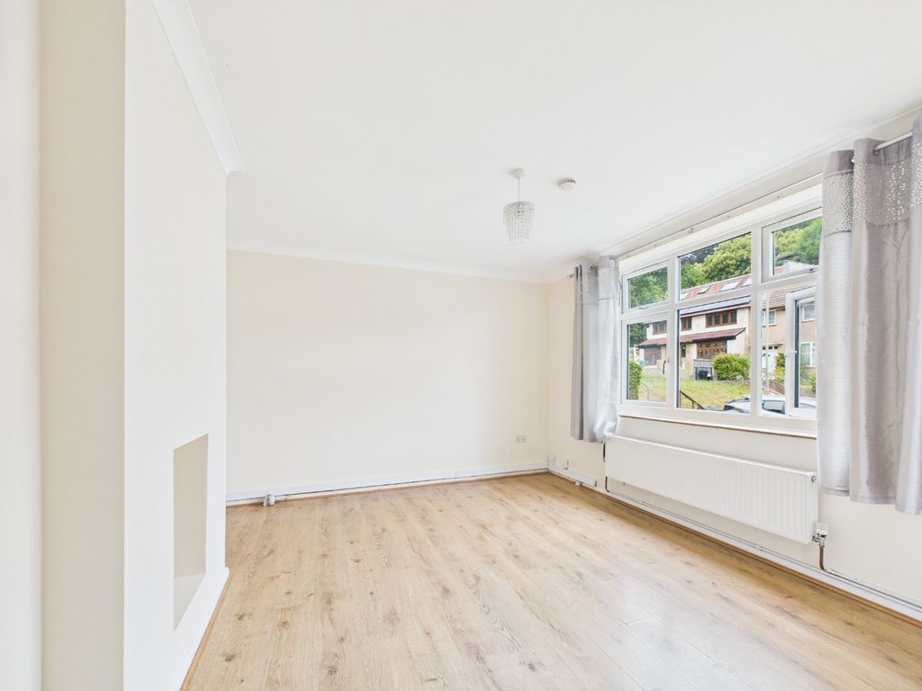 Property photo 3 of 11 4337363