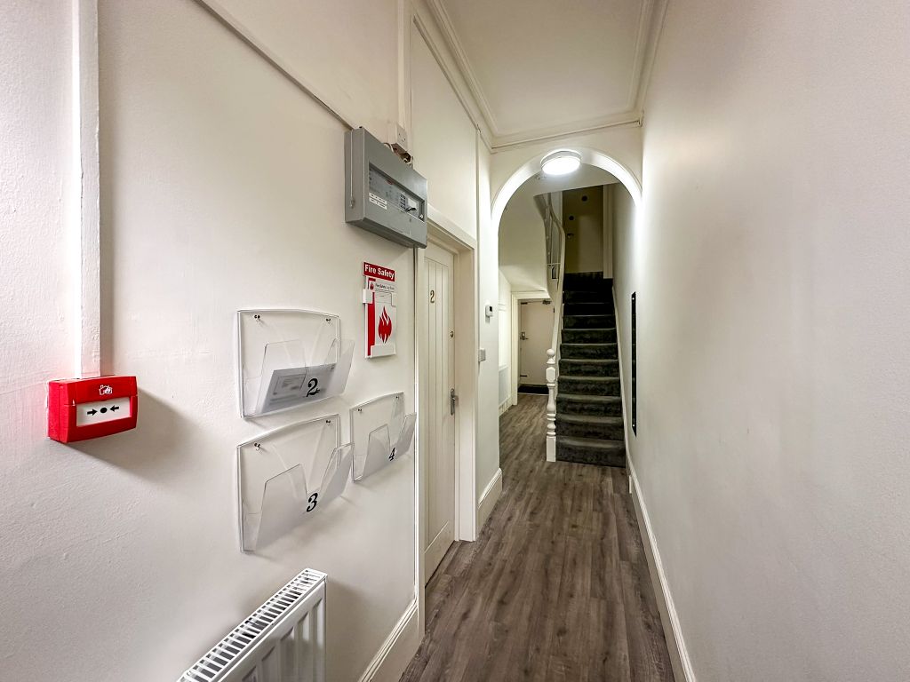 Property photo 2 of 11 Entrance Hall