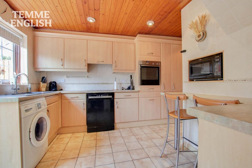 Property photo 2 of 23