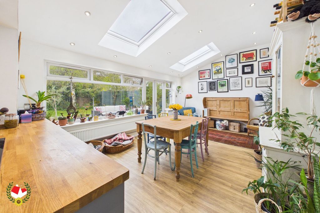 Property photo 2 of 26