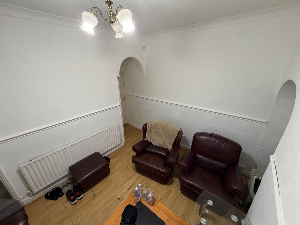 Property photo 3 of 27