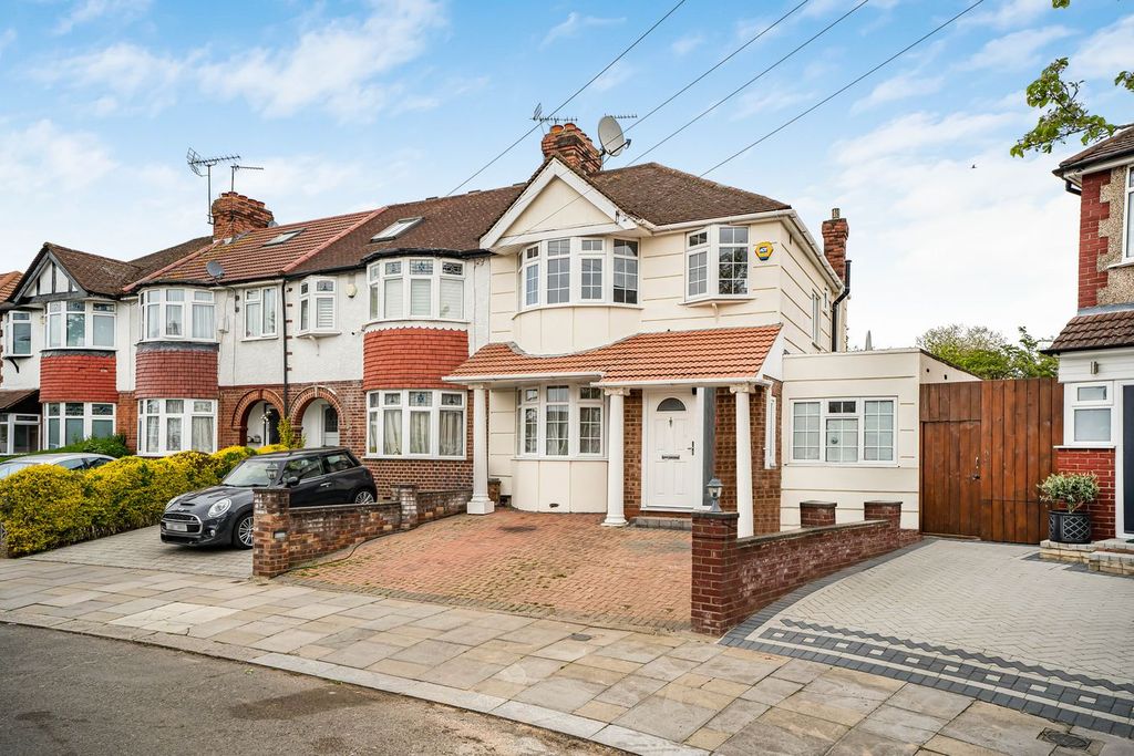 Property photo 1 of 32