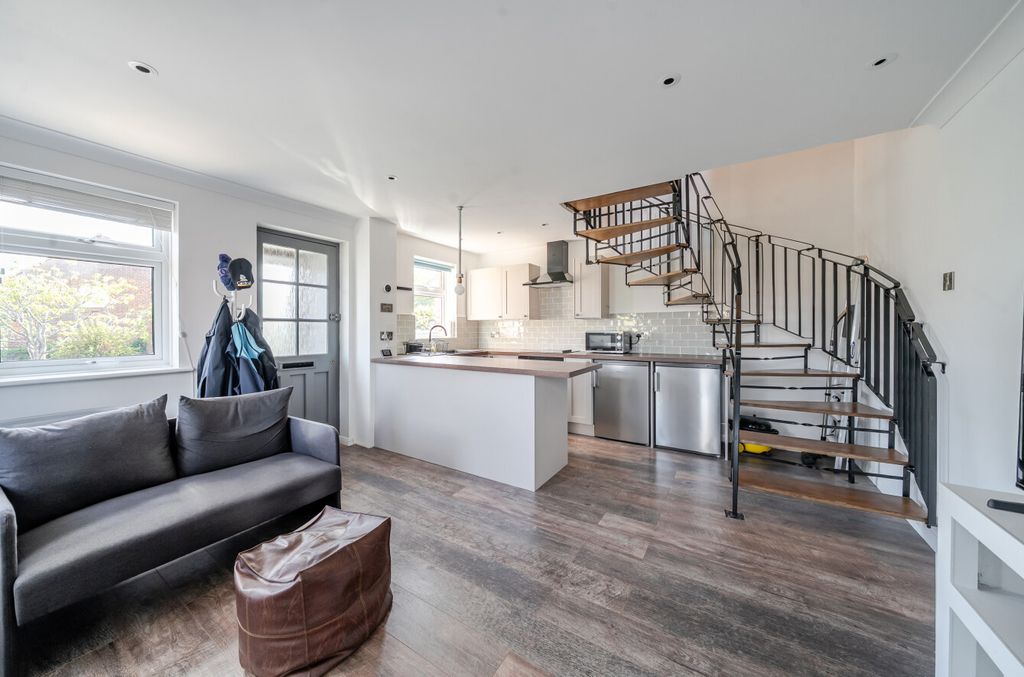 Property photo 2 of 12 1334631-8-6891c9A...