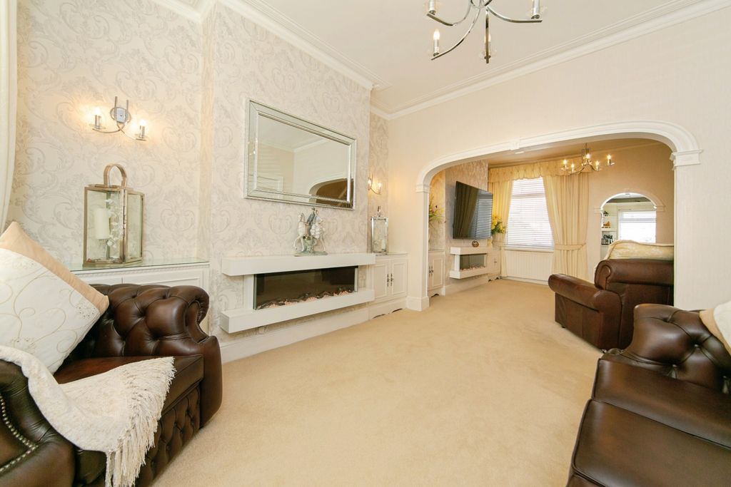 Property photo 3 of 15 Photo
