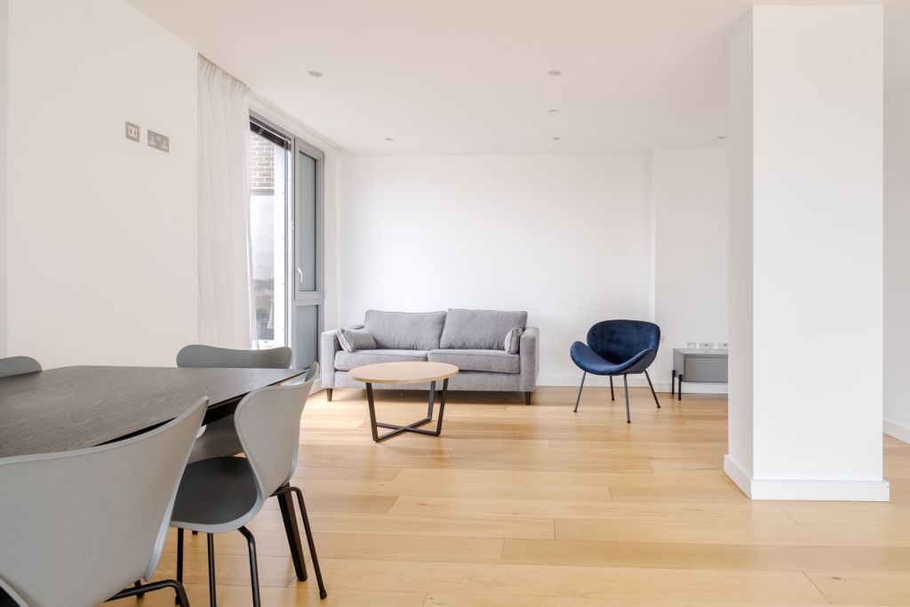 Property photo 2 of 12 Regent's Wharf