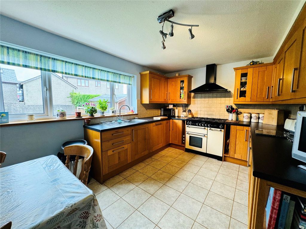 Property photo 3 of 21 Kitchen