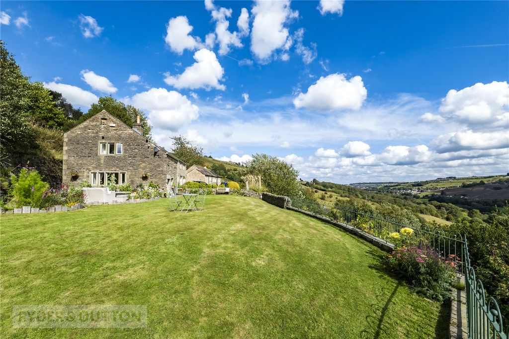 Property photo 3 of 31 Gardens