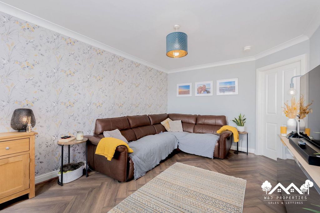 Property photo 2 of 33