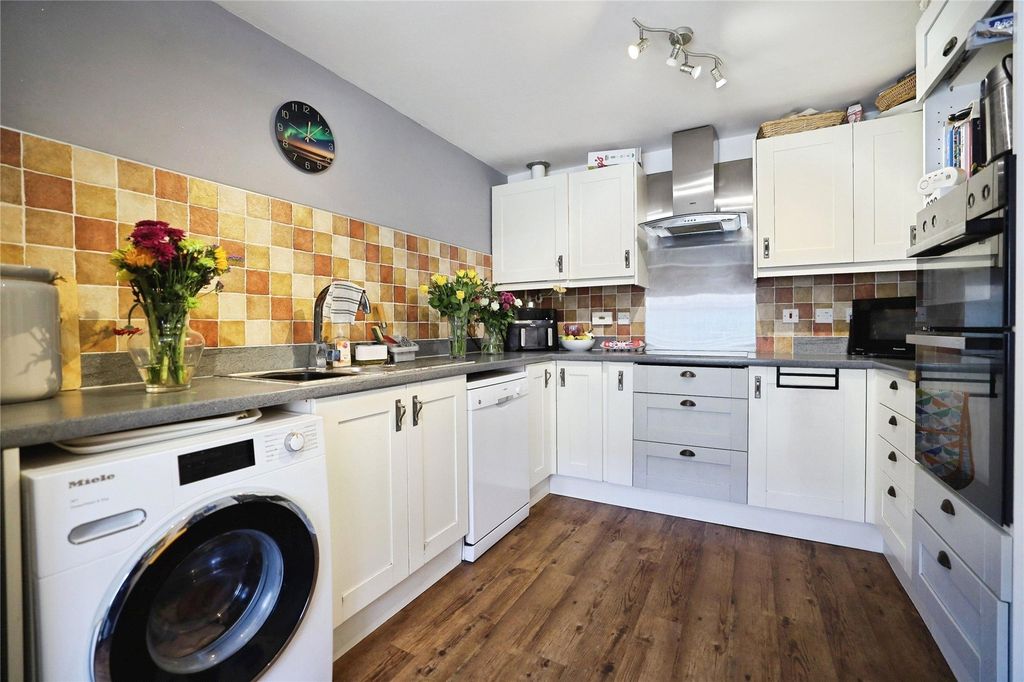 Property photo 2 of 16 Picture No. 19