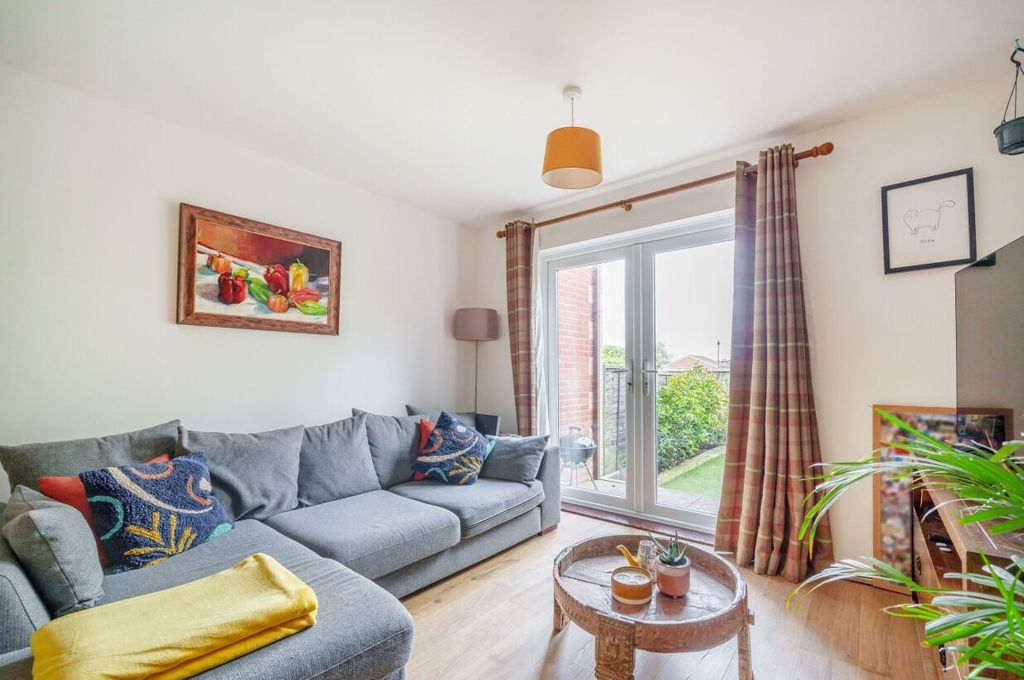 Property photo 3 of 13 09F9d476-c4Ca-4Ef1-955B-23B5116854B9