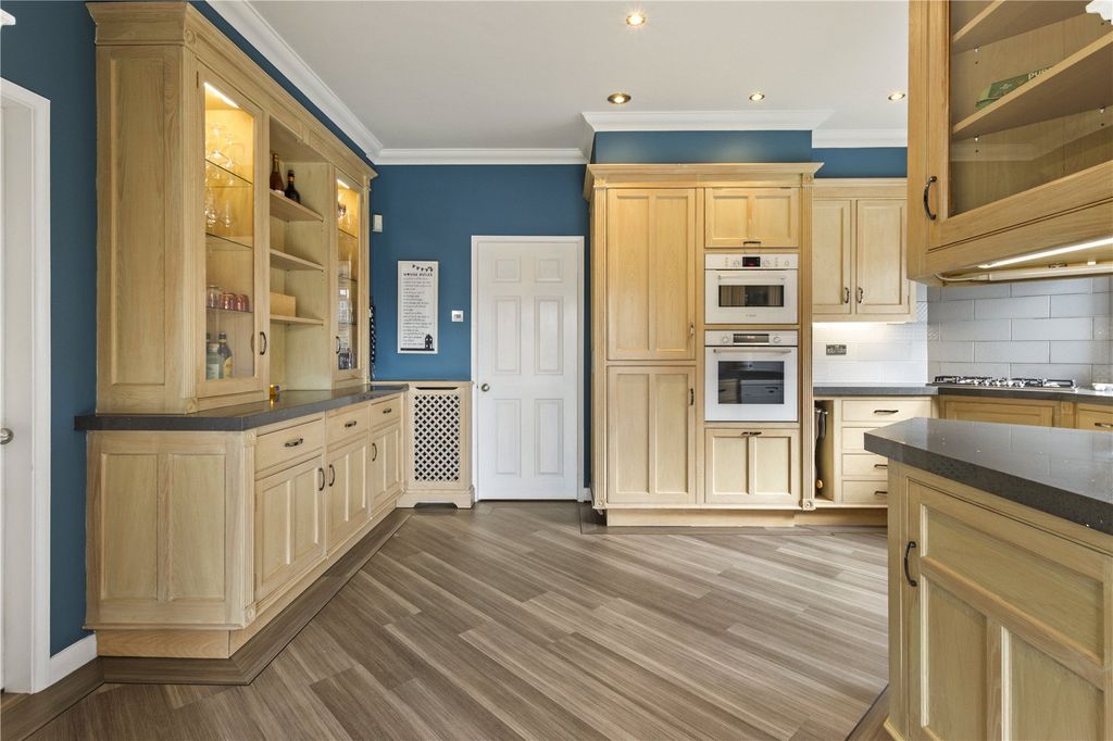 Property photo 2 of 61 Picture No. 41