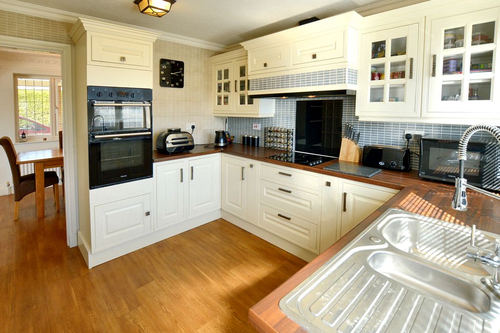 Property photo 3 of 23