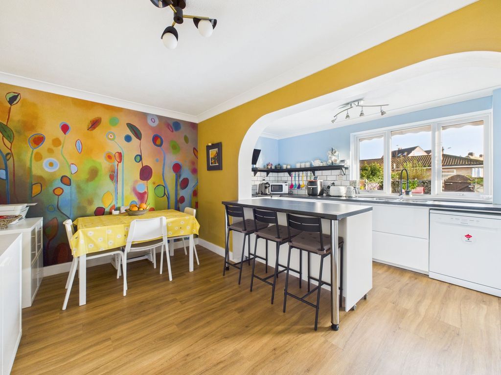 Property photo 2 of 18 Dining Kitchen