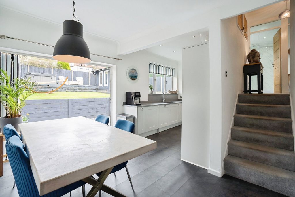 Property photo 2 of 43