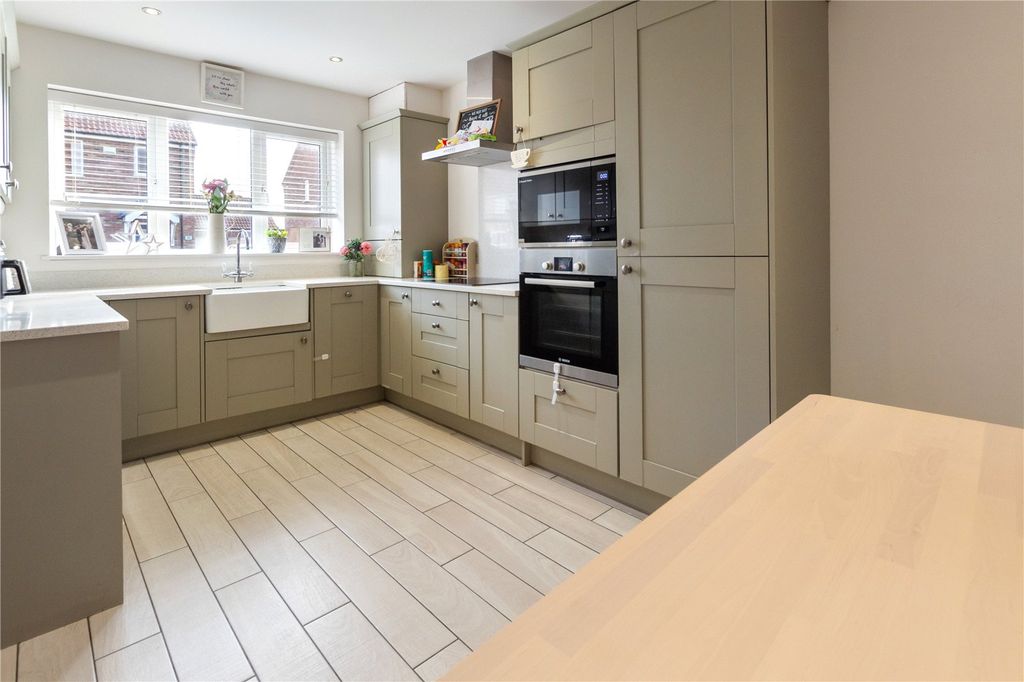 Property photo 3 of 20 Kitchen/Diner