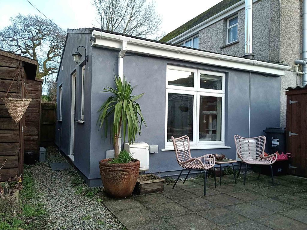 Property photo 1 of 10 Photo 12