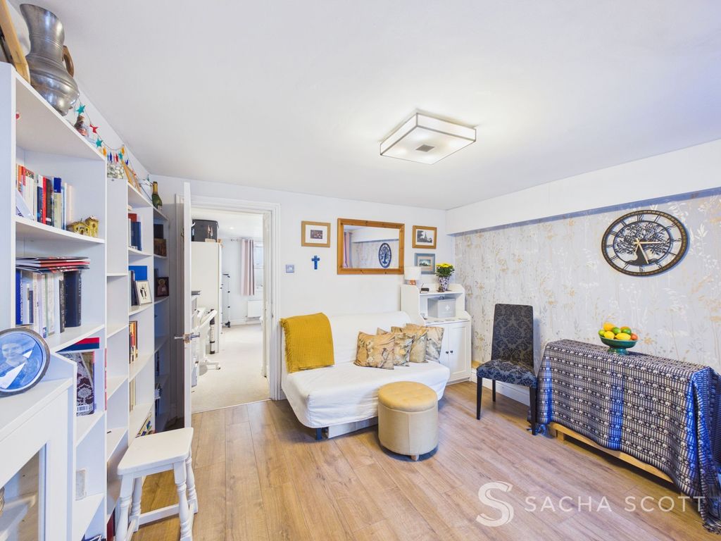 Property photo 3 of 17 Lounge / Diner