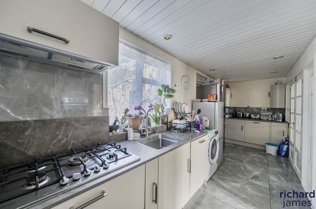 Property photo 3 of 18 532c62E44270412E8Be408379830E9F5