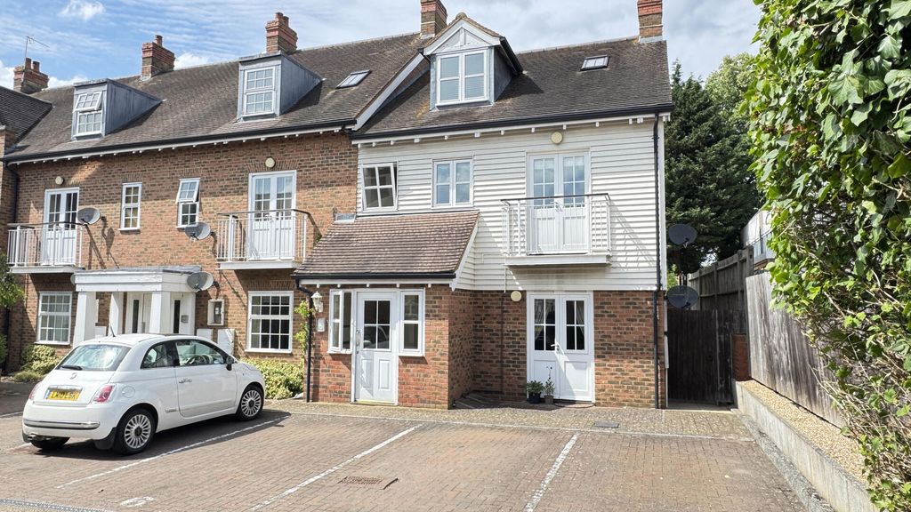 Property photo 1 of 10 Front (Exterior)