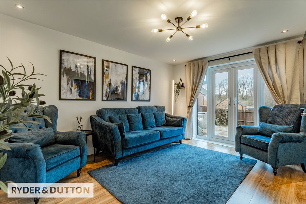 Property photo 3 of 25 Lounge