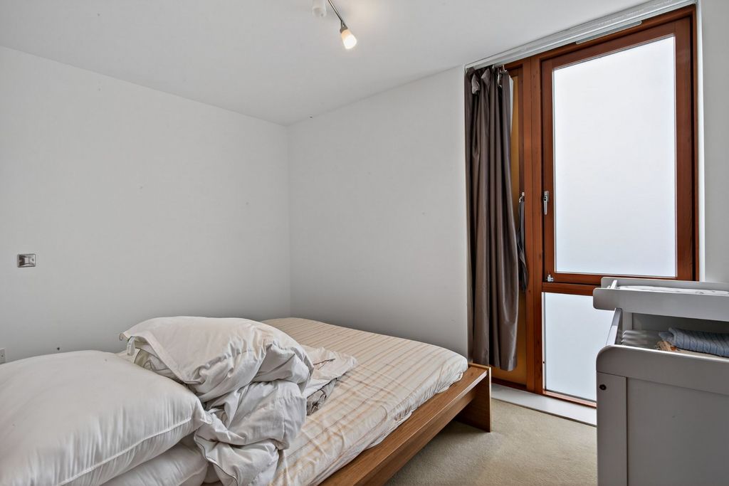 Additional image 6 of 2 bed flat for saleMeadowcroft, Cambridge, Cambridgeshire CB4