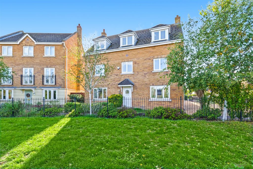 Property photo 1 of 39