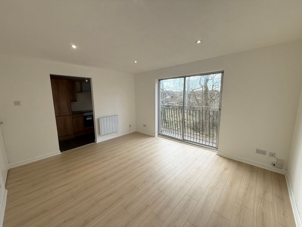 Property photo 3 of 8 3