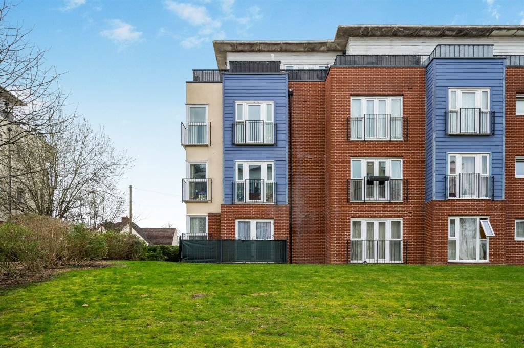 Property photo 3 of 17