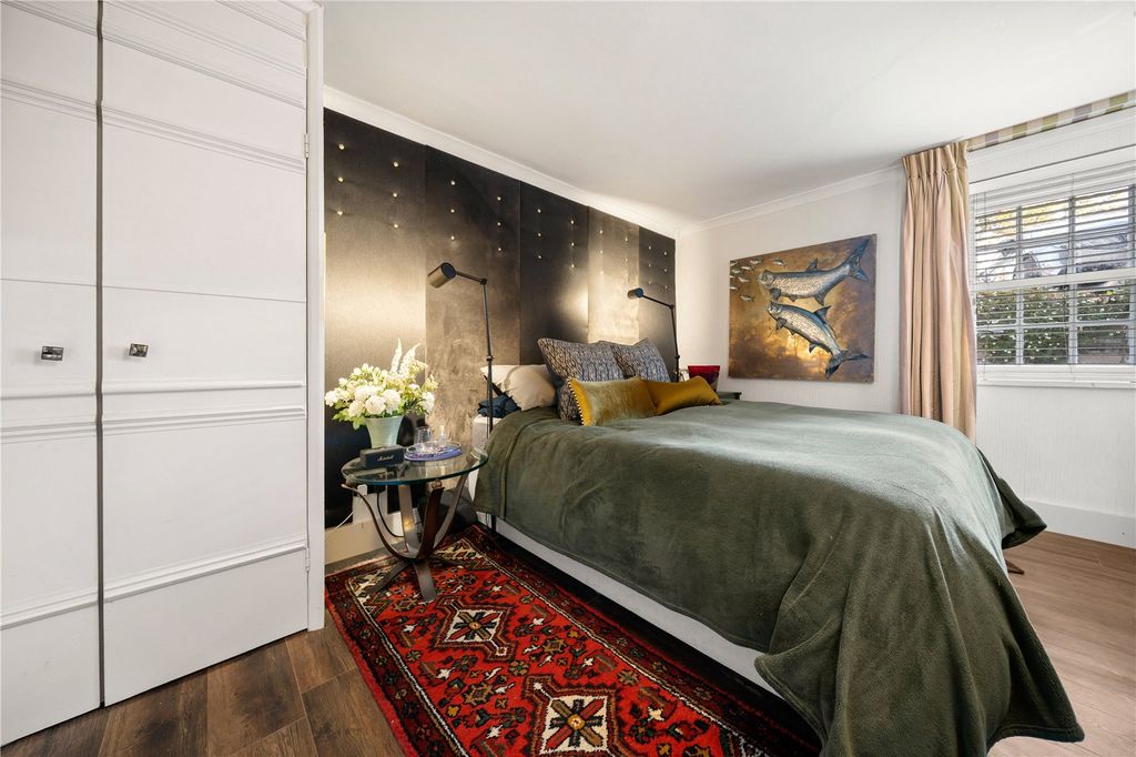 Property photo 3 of 11 Masterbedroom