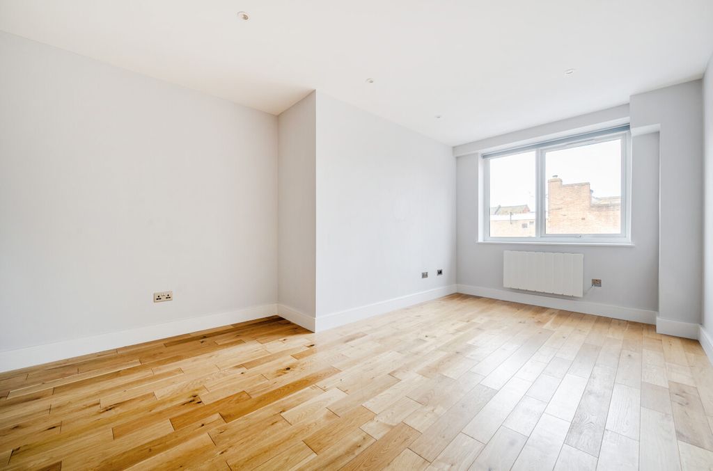 Property photo 2 of 9 1347547-6-68B16d6...