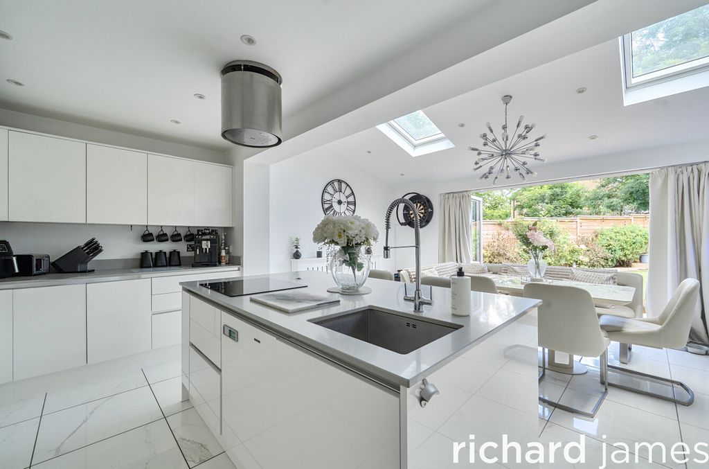 Property photo 1 of 13 1Fbcd020F75946479Da0B48A369cd683