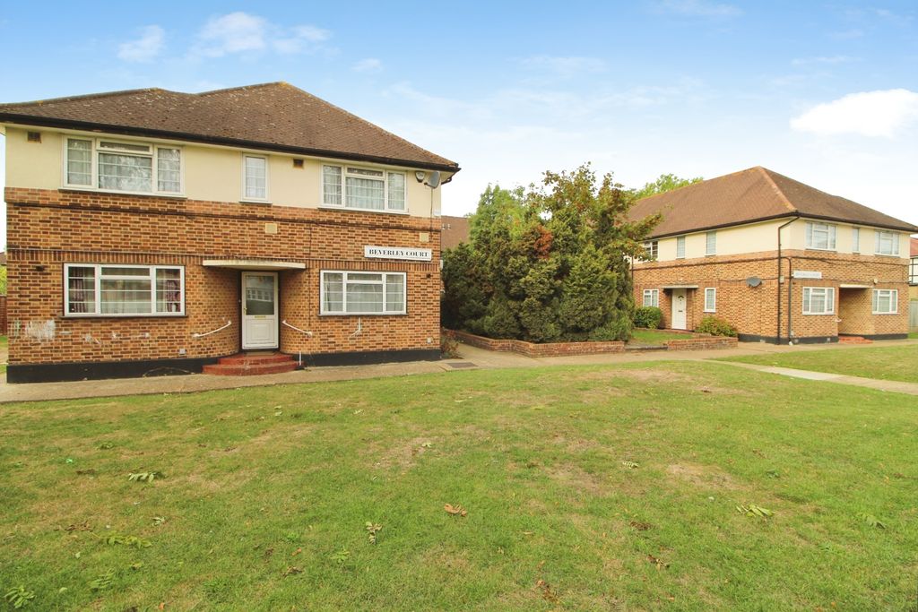Property photo 1 of 19 Two Double Bedroom 1st Floor Flat For Sale