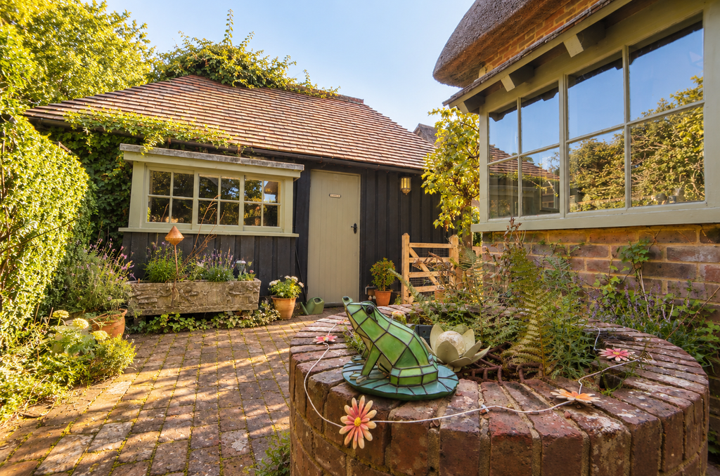 Property photo 2 of 20 Courtyard